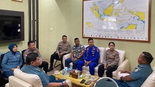 Kapolres Bintan Bahas Sinergitas TNI Polri dengan Kafasharkan Mentigi Lantamal IV