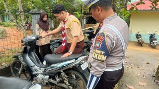 Satlantas Polres Bintan Menertibkan Sepeda Motor Pelajar Berknalpot Brong di Sekolah