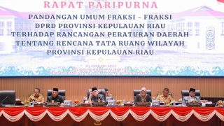 Adi Prihantara Menghadiri Paripurna DPRD Kepri, Bahas Pandangan Umum Fraksi Soal Ranperda RTRW