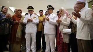 Ansar Ahmad dan Nyanyang Doa Bersama Sebelum Dilantik sebagai Gubernur dan Wakil Gubernur Kepri