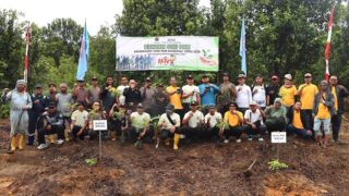 HPN Ke-79, PWI Bintan bersama Swasta dan Instansi Pemerintah Menanam Seribu Pohon Saga