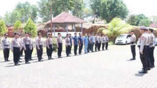 Puluhan Personel Polres Bintan Mengamankan Rapat Pleno Penetapan Bupati dan Wakil Bupati Terpilih