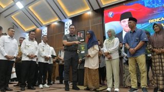 AHY Menyerahkan SHM Warga Tanjung Benon Rempang Batam, Ansar Ahmad Mengungkapkan Tujuh PSN di Kepri