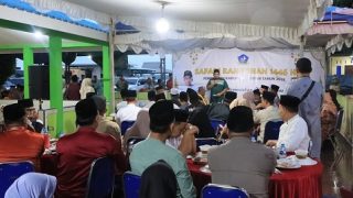 Bupati Bintan Menyerahkan Bantuan Rp10 Juta pada Penutup Safari Ramadan 1446 Hijriah