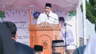 Jadi Khatib Salat Idulfitri 1446 Hijriah, Bupati Bintan Menyampaikan Kewajiban Anak kepada Orang Tua