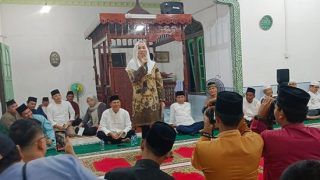 Bupati Natuna Cen Sui Lan Menampung Aspirasi Saat Safari Ramadan di Bunguran Selatan
