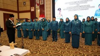 Gubernur Kepri Mengukuhkan Kepengurusan TP-PKK Kepri Periode 2025-2030
