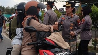 Kapolres Bintan Berbagi Takjil Lagi, Gandeng Mahasiswa STAIN SAR