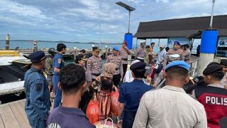 Kapolres Bintan Membagikan 40 Tiket Mudik Gratis