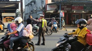 Arus Lalu Lintas Padat Menjelang Berbuka Puasa Ramadan, Polres Bintan Turun Tangan