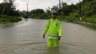 Proyek Selesai, Jalan Lintas di Wacopek (Bintan) Tetap Tak Bisa Dilewati Saat Hujan Deras