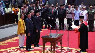 Sah, Ariyanto Lu Menggantikan Nyanyang Haris Pratamura di DPRD Kepri