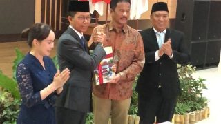 Wagub Kepri Menyaksikan Sertijab Amsakar Achmad Menggantikan H Muhammad Rudi
