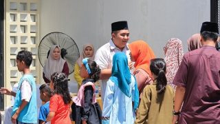 Bupati Bintan Menggelar Open House di Kediamannya Batu Tujuh