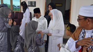 Kumpulan Berita Bupati Natuna Cen Sui Lan Salat Idulfitri 1446 Hijriah dan Open House