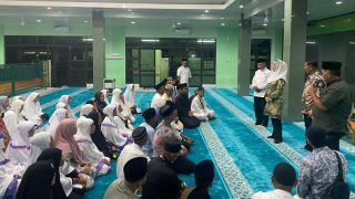 Tatkala Cen Sui Lan Melepas JCH Asal Natuna di Batam, Suasana Penuh Canda, Jemaah Terpingkal