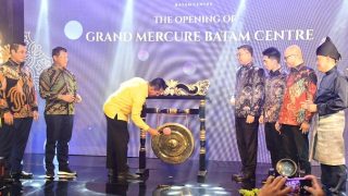 Gubernur Kepri Meresmikan Hotel Grand Mercure Batam Centre, Pemprov Mengusulkan Penurunan Biaya VoA
