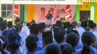 Memperingati Hardiknas di SMA Negeri 1 Tanjungpinang, Begini Pesan Gubernur Kepri Soal Diskriminasi