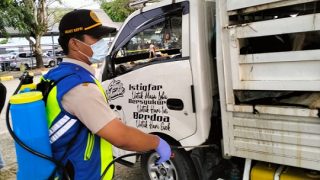 Karantina Kepri Memeriksa Hewan Kurban Pesanan Presiden RI Saat Tiba di Pelabuhan Roro Tanjunguban