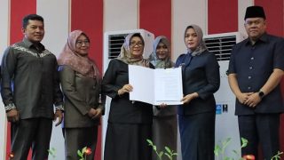 Deby Maryanti Menerima Rekomendasi DPRD Bintan Terhadap LKPj Bupati