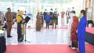 Bunda PAUD Kepri Dewi Ansar Lantik Bunda PAUD Kabupaten/Kota se-Kepri Periode 2025–2030