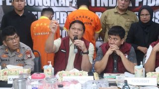 Polda Kepri Menggerebek Laboratorium Mini Pembuatan Sabu dan Ekstasi di Apartemen Mewah Batam