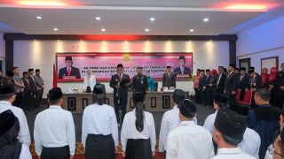Lis Darmansyah Lantik 8 CPNS dan 517 PPPK, Tekankan ASN Profesional dan Berakhlak