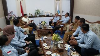 Bupati Bintan Bahas Pola Bapak Asuh Pembinaan Cabor dan Raker bersama Pengurus KONI