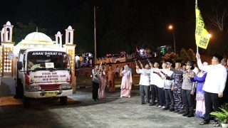 Bupati Bintan Melepas 43 Kendaraan Hias Peserta Pawai Takbir Iduladha 1446 Hijriah