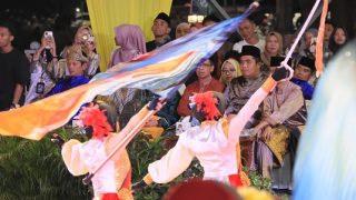 Defile Kafilah Bintan Memeriahkan Pembukaan STQH Ke-XI Kepri di Tanjungpinang