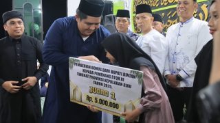 Peringatan Tahun Baru Islam 1447 Hijriah, Roby Kurniawan Menyerahkan Bonus buat Kafilah Bintan