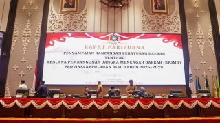 Gubernur Kepri Menyerahkan Ranperda RPJMD 2025–2029, Ansar-Nyanyang Punya Enam Program Unggulan