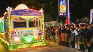 Ansar Ahmad dan Lis Darmansyah Melepas 80 Kendaraan Hias Peserta Pawai Takbir Iduladha 1446 Hijriah