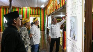 Gubernur Kepri Mengajak Ketua dan Wakil Ketua DPD RI Menjelajah Situs Sejarah Pulau Penyengat