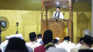 Batal di Pamedan, Gubernur Kepri Jadi Khatib Salat Iduladha di Masjid Al-Furqon