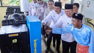 Gubernur Kepri Meresmikan Genset di Pulau Bahan Karimun