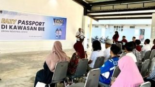 Imigrasi Tanjunguban Memberikan Layanan EAZY Passport bagi 94 Masyarakat di Kawasan Industri Lobam