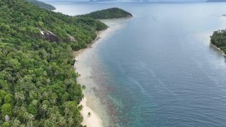 Potret Melancong ke Surga Bahari Pulau Selentang Nan Eksotis di Tambelan