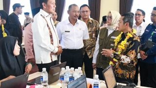 Wamen Dikdasmen RI Fajar Riza Meninjau Verifikasi Administrasi SPMB di Batam-Kepri