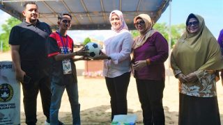 Deby Maryanti Membuka Turnamen Sepak Bola Keter Mansur Tahun 2025