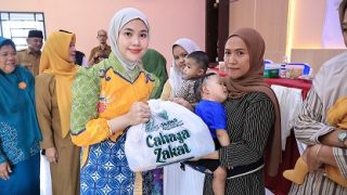 Toapaya Utara Zero Stunting, Ketua TP PKK Bintan Salurkan Bantuan Bersama BAZNAS