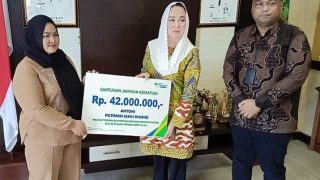 Dua Ahli Waris Nelayan Natuna Menerima Santunan BPJS Rp205,5 Juta, Diserahkan Cen Sui Lan