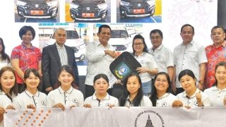 Pemprov Kepri Menyerahkan Bantuan Kendaraan Operasional untuk Lembaga Sosial dan Pendidikan di Batam