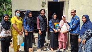 RSJKO EHD Tanjunguban Beri Bantuan dan Cek Kesehatan Septi Lestari Janda Empat Anak di Desa Lancang Kuning