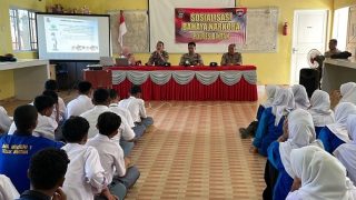 Satbinmas Polres Bintan Menyosialisasikan Bahaya Narkoba ke SMAN 1 Teluk Bintan