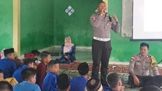 Polsek Bintan Utara Memberikan Penyuluhan Tertib Berlalu Lintas buat Pelajar SMPN 11 Bintan