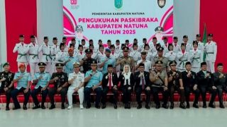 Cen Sui Lan Mengukuhkan Duta Generasi Muda Natuna Menjadi Anggota Paskibraka