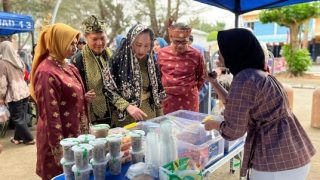 Warga Menyerbu Bazar UMKM Merah Putih di Natuna, Cabai Rawit Menembus Harga Rp60 Ribu Sekilo