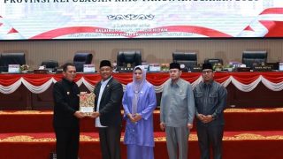 Gubernur Kepri Menyampaikan Rancangan Perubahan KUA dan PPAS 2025, Belanja hingga Akhir Tahun Diproyeksikan Rp3,93 Triliun