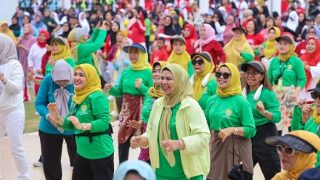Ribuan Warga Tanjungpinang Antusias Mengikuti Senam Sehat Bersama BKOW Kepri